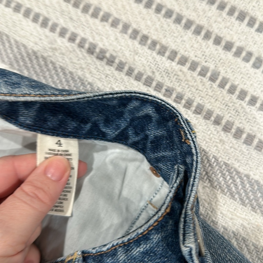 Women’s size 4 American Eagle Distressed Jean Shorts - Picture 3 of 3